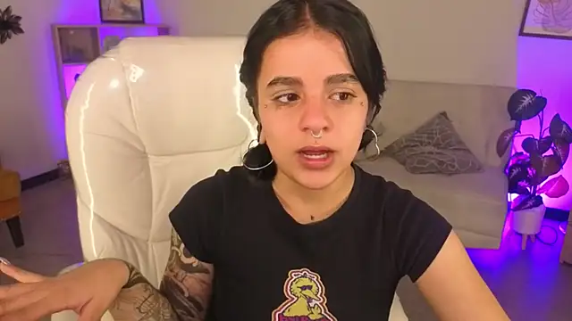 Nicole Foxx  online show from November 2025 03:35:02 PM