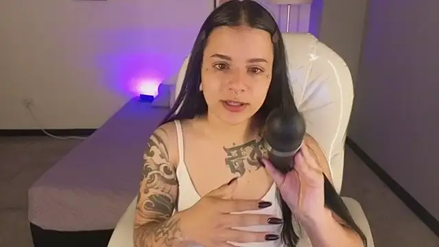 Nicole Foxx  online show from October 2025 07:47:02 PM