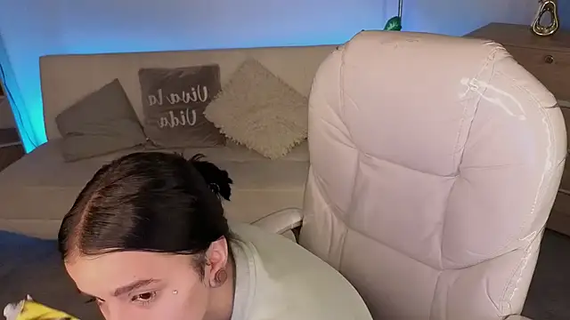 Nicole Foxx  online show from March 2026 07:19:02 PM