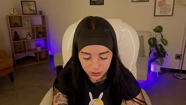 Nicole Foxx  online show from November 2025 08:02:01 PM