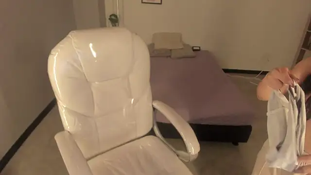 Nicole Foxx  online show from September 2025 07:36:02 PM