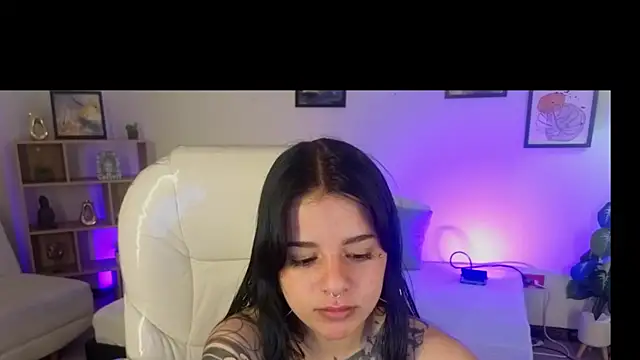 Nicole Foxx  online show from October 2025 03:25:02 PM