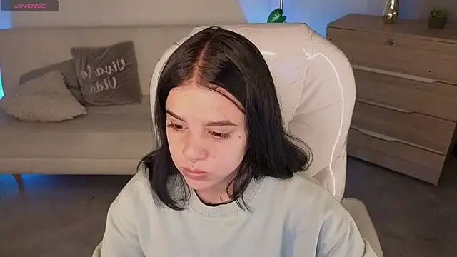 Nicole Foxx  online show from March 2026 06:15:02 PM