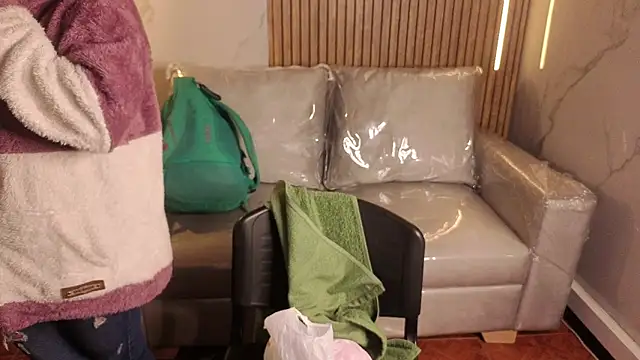 Kitten Cam online show from June 2026 01:14:01 AM
