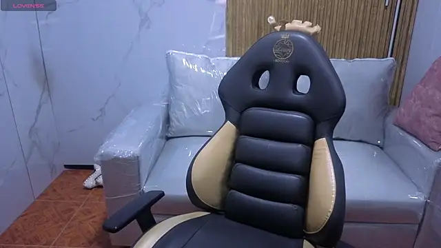 Snapshot of Kitten_Cam chatting on December 2025 05:18:02 AM Kitten Cam online show from December 2025 05:18:02 AM