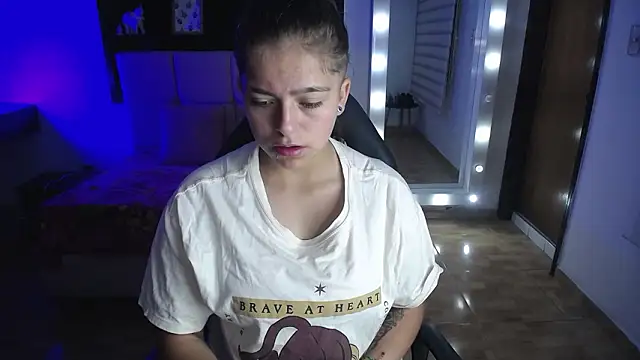 Snapshot of Kitten_Cam chatting on February 2026 01:13:02 PM Kitten Cam online show from February 2026 01:13:02 PM