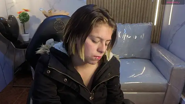 Kitten Cam online show from April 2026 10:22:02 AM