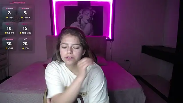 Kitten Cam online show from November 2025 06:00:01 PM