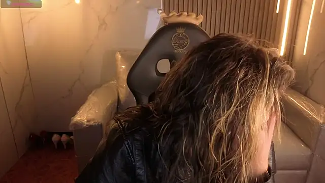 Snapshot of Kitten_Cam chatting on January 2026 03:12:01 AM Kitten Cam online show from January 2026 03:12:01 AM