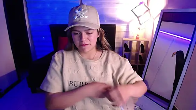 Kitten Cam online show from November 2025 03:11:01 AM