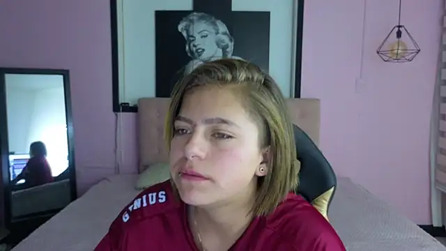 Kitten Cam online show from April 2026 11:43:02 PM