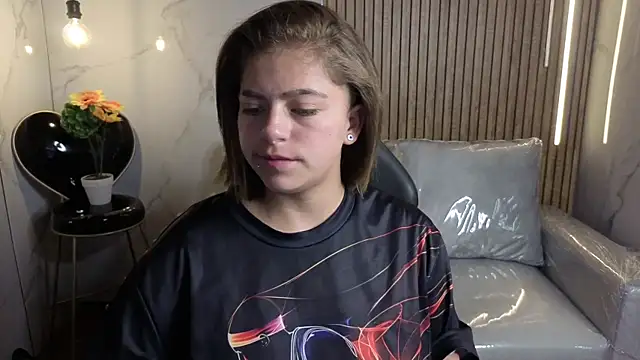 Snapshot of Kitten_Cam chatting on February 2026 04:02:02 AM Kitten Cam online show from February 2026 04:02:02 AM