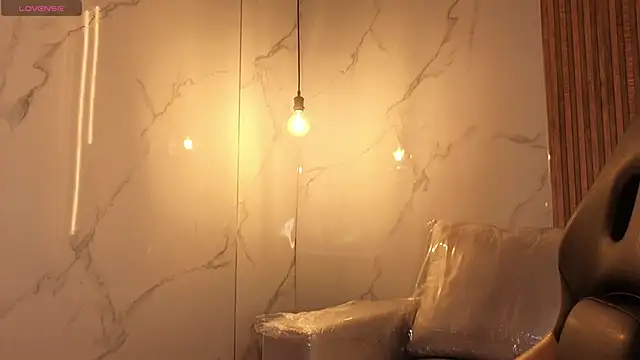 Snapshot of Kitten_Cam chatting on December 2025 03:33:01 AM Kitten Cam online show from December 2025 03:33:01 AM