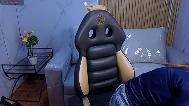 Snapshot of Kitten_Cam chatting on February 2026 02:44:02 AM Kitten Cam online show from February 2026 02:44:02 AM