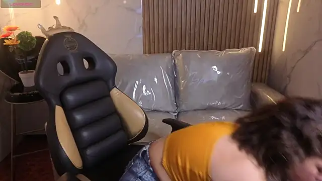 Kitten Cam online show from March 2026 02:05:02 AM