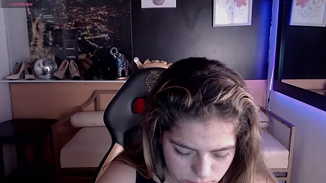 Kitten Cam online show from September 2025 03:32:02 AM