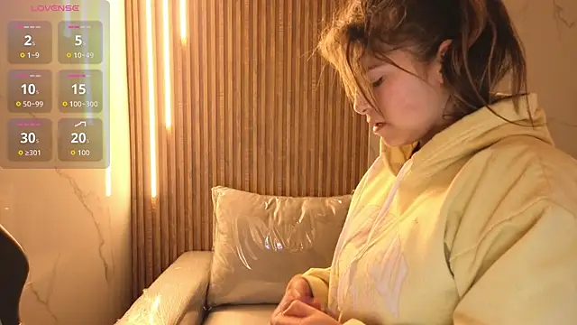 Kitten Cam online show from November 2025 04:11:02 AM