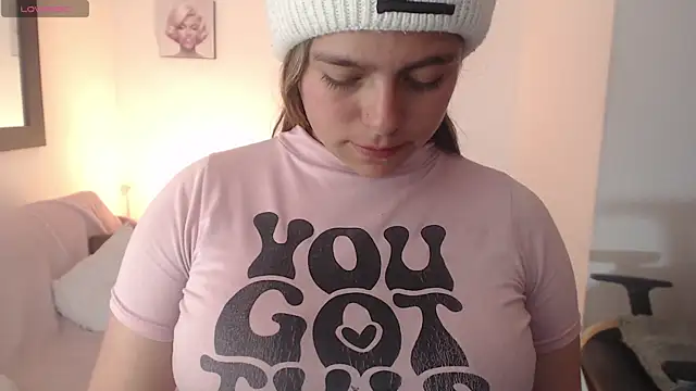 Kitten Cam online show from December 2025 05:07:02 PM