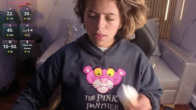 Kitten Cam online show from April 2026 04:32:01 PM