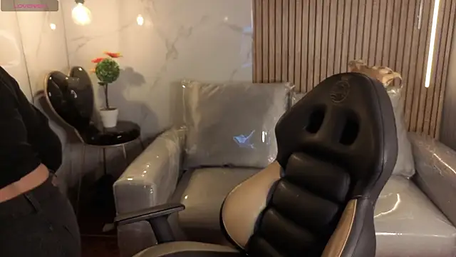 Kitten Cam online show from April 2026 02:25:02 AM