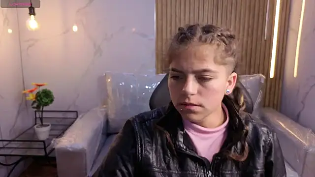 Snapshot of Kitten_Cam chatting on February 2026 04:35:01 AM Kitten Cam online show from February 2026 04:35:01 AM