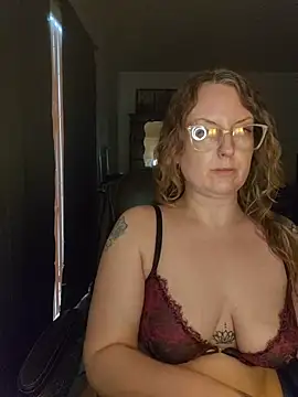 TattedMamaXOXO online show from April 2026 04:53:01 PM