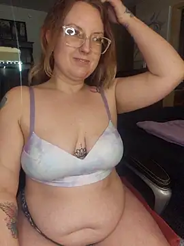 Snapshot of TattedMamaXOXO chatting on February 2025 04:25:02 PM TattedMamaXOXO online show from February 2025 04:25:02 PM