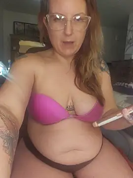 Snapshot of TattedMamaXOXO chatting on February 2025 03:53:01 PM TattedMamaXOXO online show from February 2025 03:53:01 PM