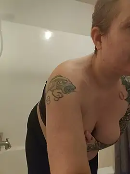 TattedMamaXOXO online show from March 2026 01:36:01 PM