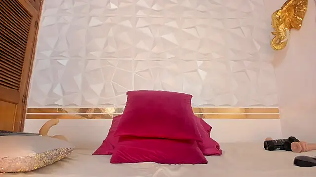 Sara Collinnss online show from March 2026 11:55:01 AM