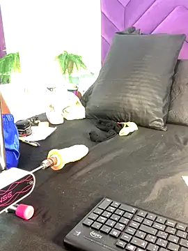 Liincostelloo online show from December 2025 12:07:01 PM