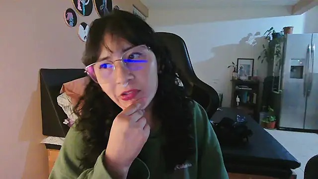 Snapshot of GinnyDelice chatting on October 2025 12:44:01 AM GinnyDelice online show from October 2025 12:44:01 AM