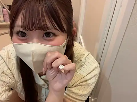 Snapshot of shina_mo_n_ch chatting on May 2026 02:13:02 PM shina mo n ch online show from May 2026 02:13:02 PM
