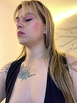 Snapshot of RayaCarr_ chatting on June 2026 01:11:01 PM RayaCarr online show from June 2026 01:11:01 PM