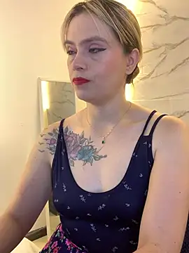 Snapshot of RayaCarr_ chatting on June 2026 01:17:02 PM RayaCarr online show from June 2026 01:17:02 PM