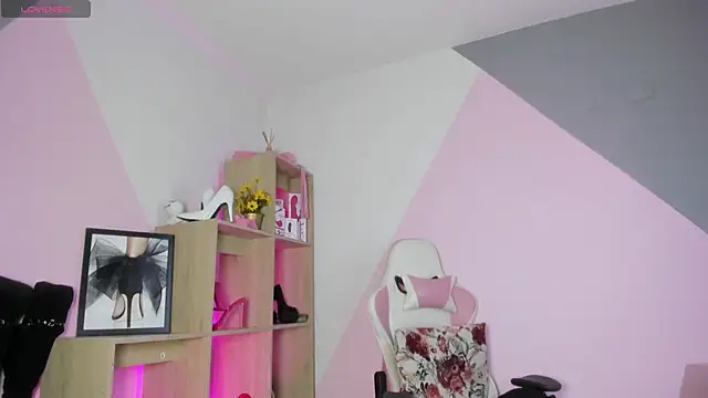 RayaCarr  online show from November 2025 01:50:02 PM