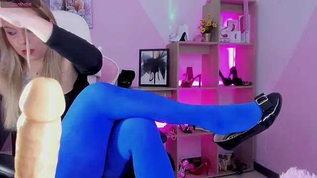 RayaCarr  online show from November 2025 01:48:02 PM