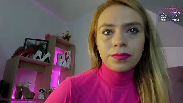 Snapshot of RayaCarr_ chatting on January 2026 01:06:02 PM RayaCarr online show from January 2026 01:06:02 PM