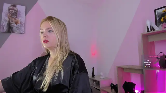 RayaCarr  online show from October 2025 01:34:01 PM