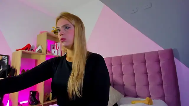 Snapshot of RayaCarr_ chatting on February 2026 02:11:02 PM RayaCarr online show from February 2026 02:11:02 PM