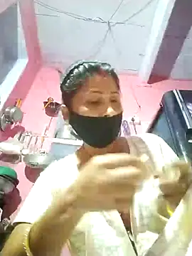 Snapshot of Bhavya_Bhan chatting on October 2025 01:17:01 AM Bhavya Bhan online show from October 2025 01:17:01 AM