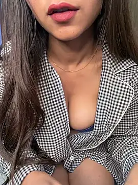 Sofia3393 online show from May 2026 07:17:01 PM