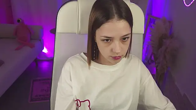 PamBeesly online show from November 2025 05:33:01 AM