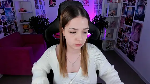PamBeesly online show from March 2025 02:44:01 AM