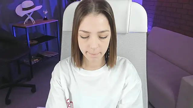 PamBeesly online show from January 2026 09:15:02 AM