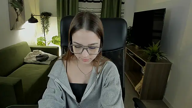 PamBeesly online show from March 2025 02:35:02 PM