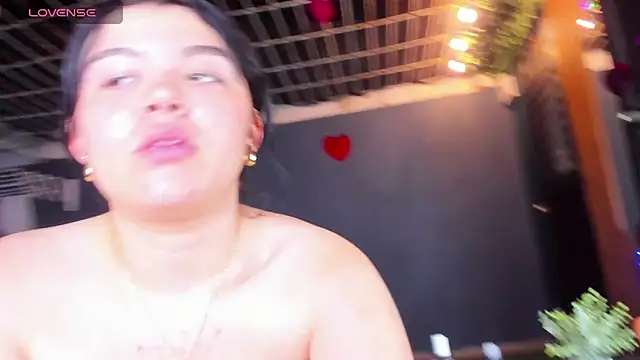 Snapshot of Zoe_Cheshire chatting on February 2025 12:04:01 AM Zoe Cheshire online show from February 2025 12:04:01 AM