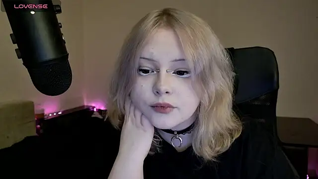 Snapshot of Electro_doll chatting on March 2025 08:10:02 PM Electro doll online show from March 2025 08:10:02 PM