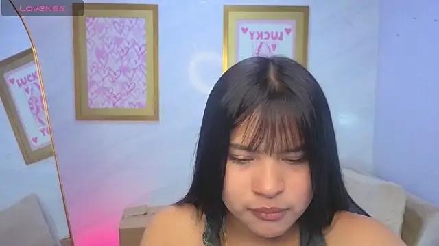 Snapshot of Paulette_v chatting on April 2026 01:03:01 PM Paulette v online show from April 2026 01:03:01 PM