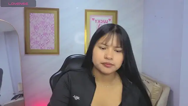 Snapshot of Paulette_v chatting on April 2026 01:02:01 PM Paulette v online show from April 2026 01:02:01 PM